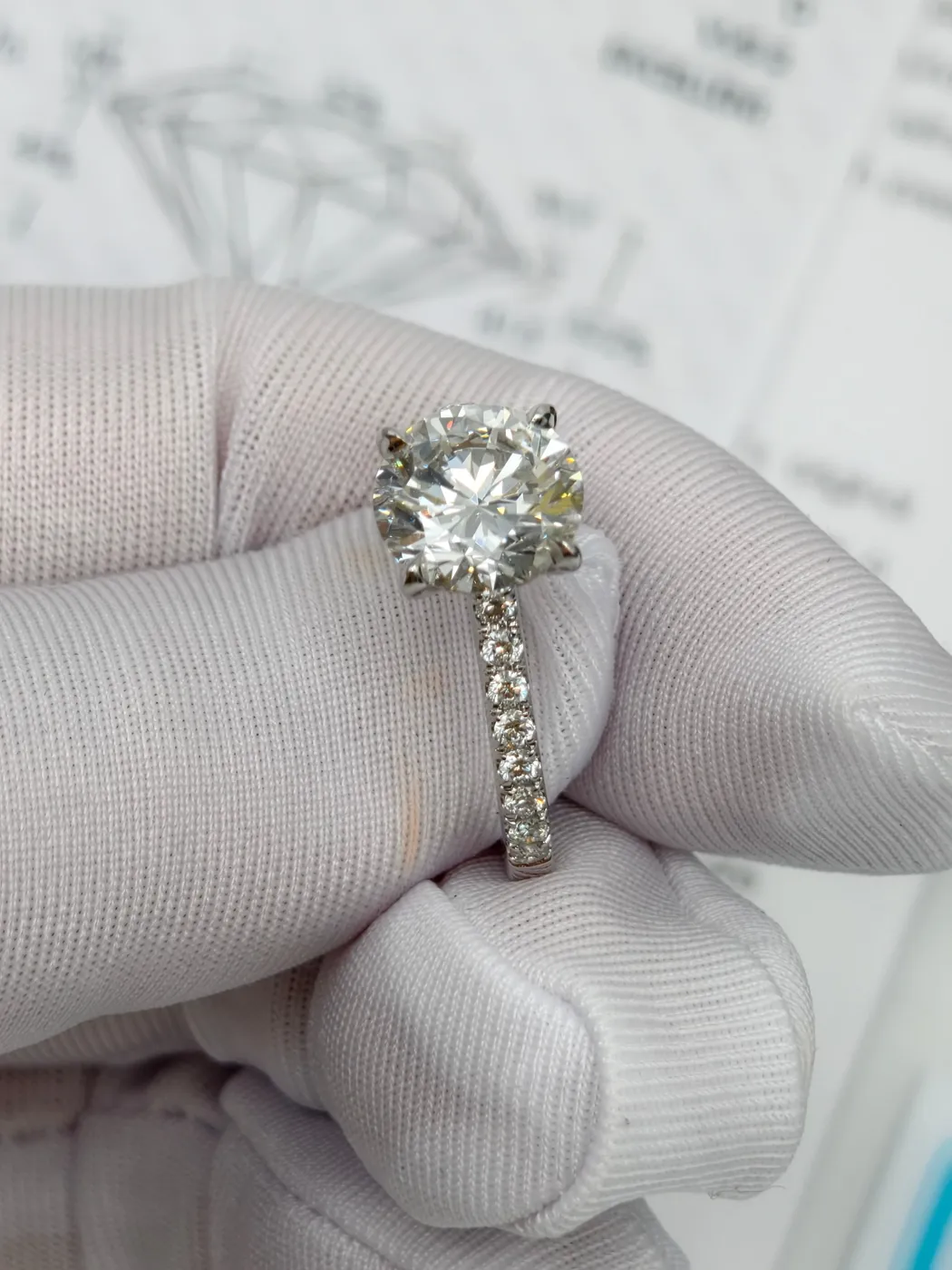 Кольцо-солитер «Круг» с дорожкой, 3 ct — фото 3