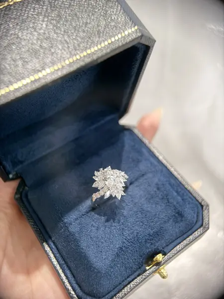 Кольцо-цветок с бриллиантами, 1 ct