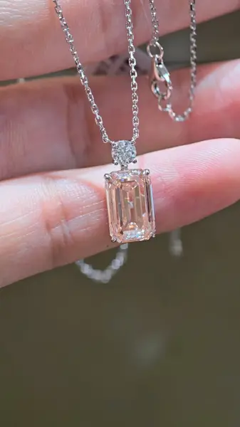 Подвеска-флакон с розовым бриллиантом «Изумруд», 5,02 ct