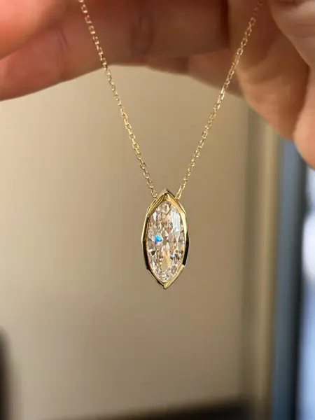 Подвеска «Маркиз» в ореоле, 2 ct