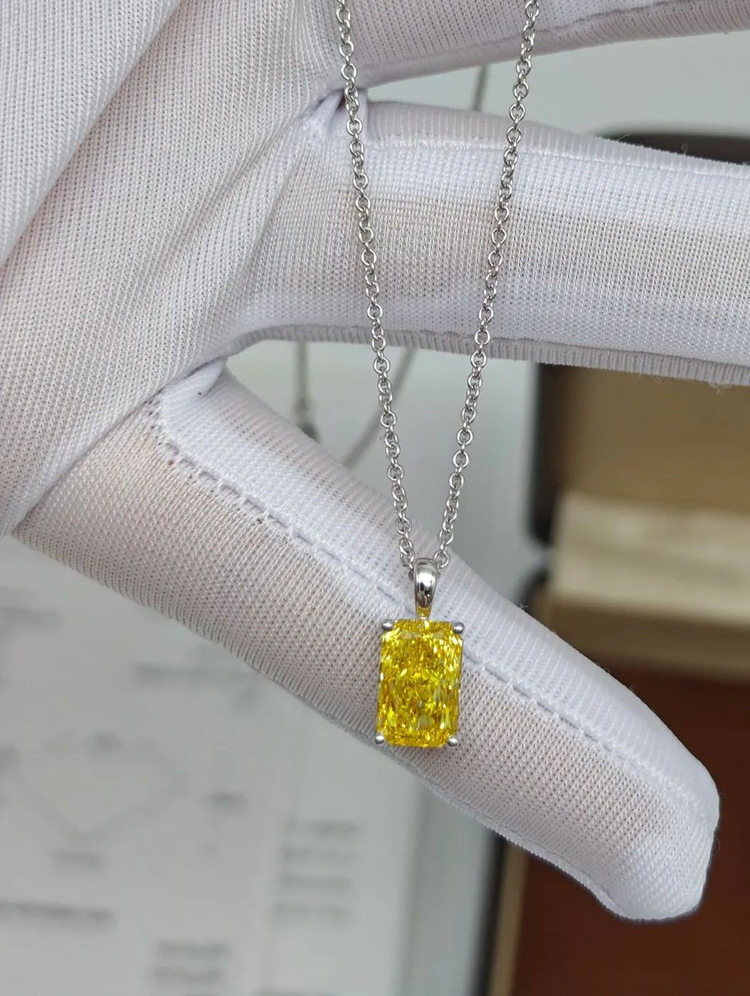 Подвеска с жёлтым бриллиантом «Радиант», 2 ct — фото 1