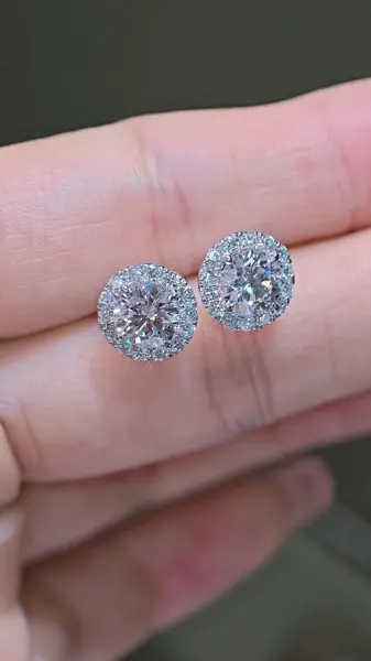 Пусеты «Круг» в ореоле, 2 × 1 ct