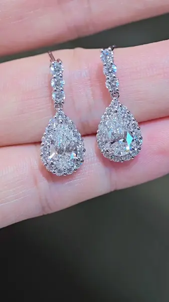 Серьги-подвески «Груша» в ореоле, 2 ct